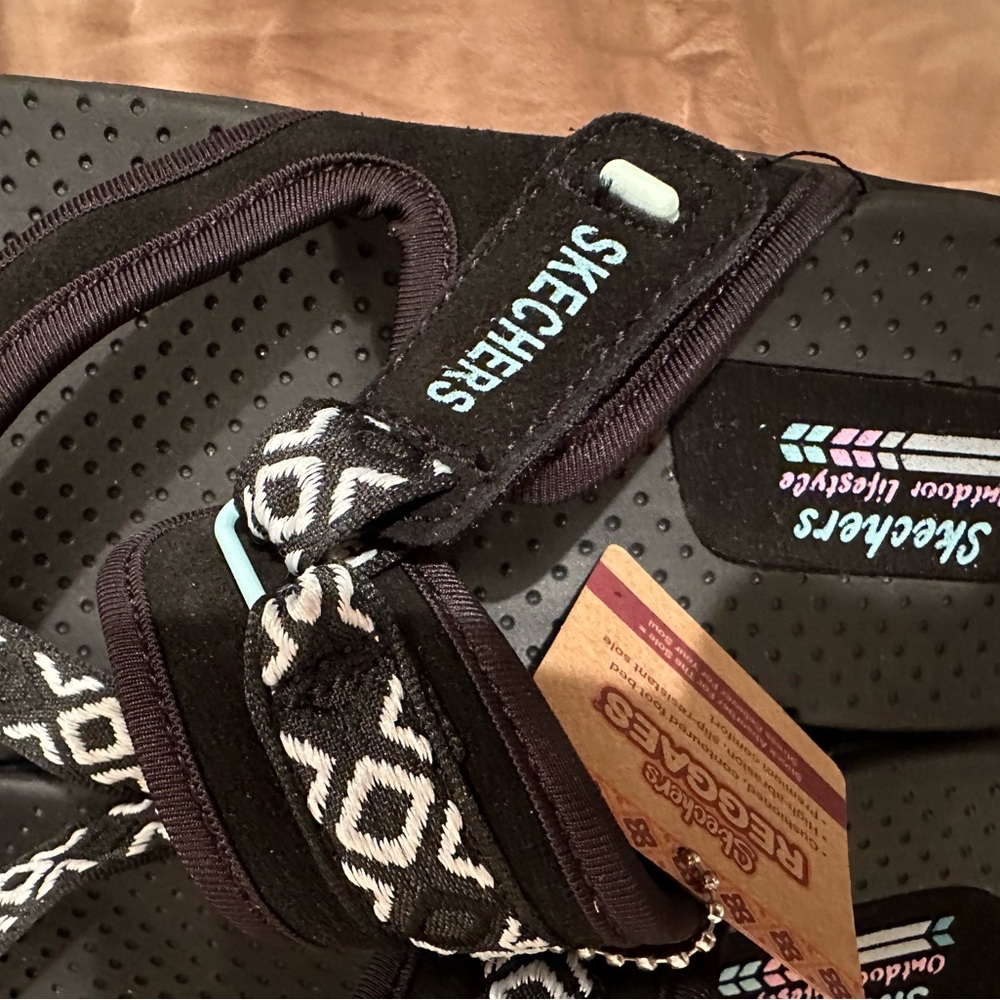 NWT Skechers 11M - Picture 3 of 9